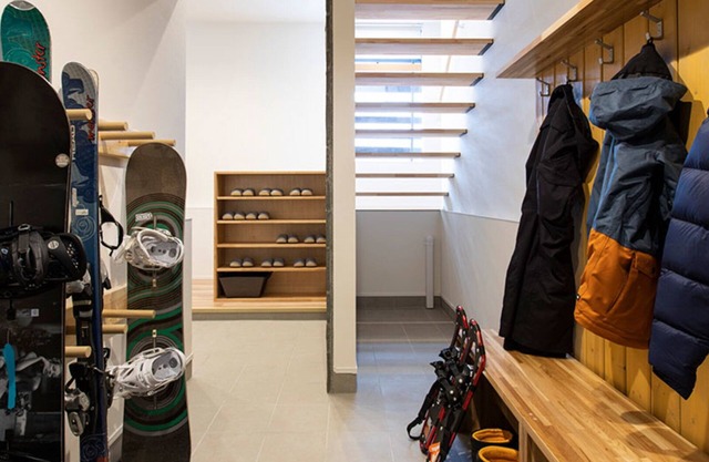 Luxury 4 Bed Ski Chalet minutes from the Ski Fields, Niseko Chalet 1011