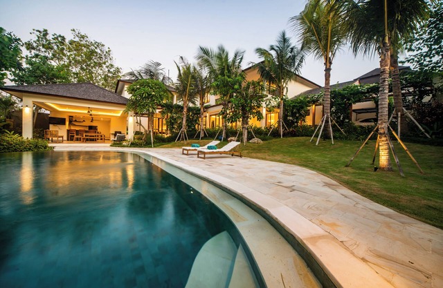 Luxury 4 Bedroom Bella Vista Villa