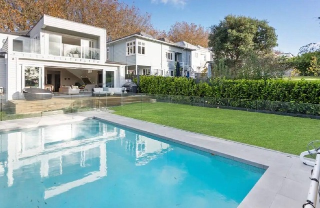 Luxury 4 bedroom Grey Lynn Villa with Pool
