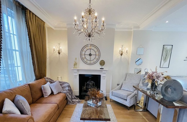 Luxury 4 Bedroom House in Knightsbridge