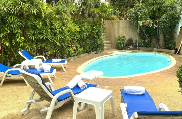 Luxury 4-bedroom VILLA, 10 minutes foot walk from the fine sands of Karon Beach