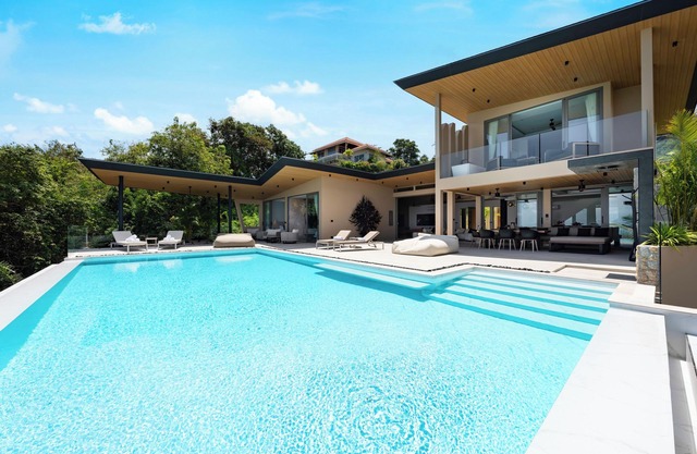 Luxury 4 bedroom villa in Koh Samui with stunning sea views to Koh Phangan
