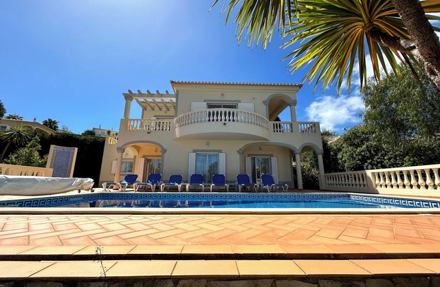 Luxury 4 bedroom villa with private pool, golf and beach within 5 mins