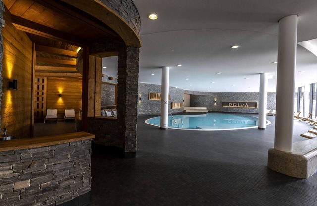 Luxury 4-person apartment in the holiday park Landal Alpine Lodge Lenzerheide