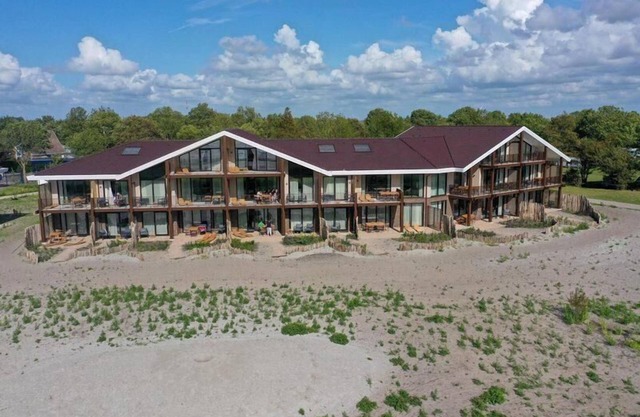 Luxury 4-person apartment with sauna, bathtub, and balcony overlooking the IJsselmeer. Ideal for a relaxing stay by the water.