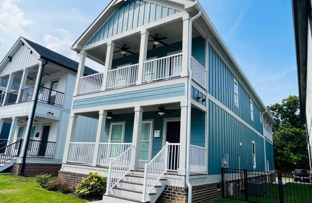 Luxury 4B/4.5b Home, EV Charger, deck by MCG #3