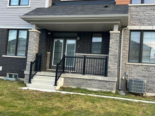 Luxury 4BR Family Retreat in Thorold, Just 10 Mins from Niagara Falls & Wineries Free Parking