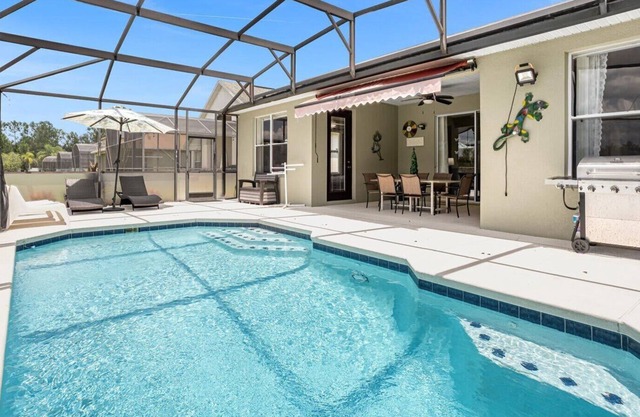 Luxury 4BR Home - Private Pool, BBQ - Near Disney!