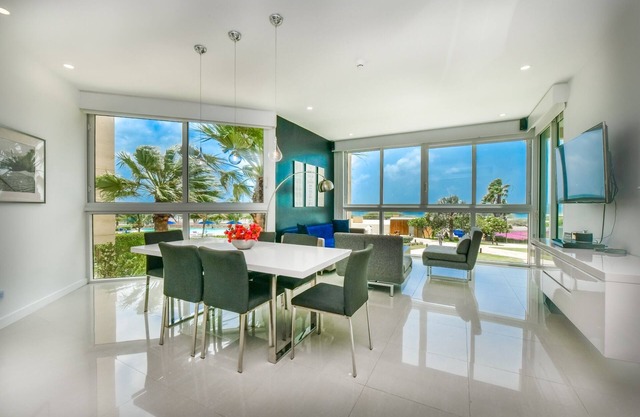 Luxury 5* 3 bdr Oceanfront condo between both Eagle & Palm Beach!