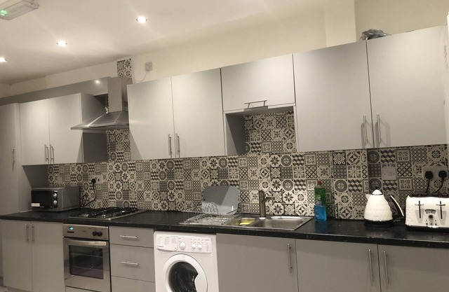 Luxury 5 bedroom House in Salford