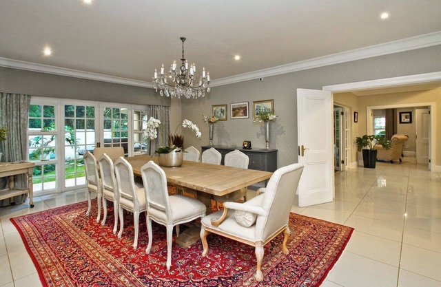 Luxury 5-bedroom house, 3 Bathrooms, with Wi-Fi and Solar system in Sandton