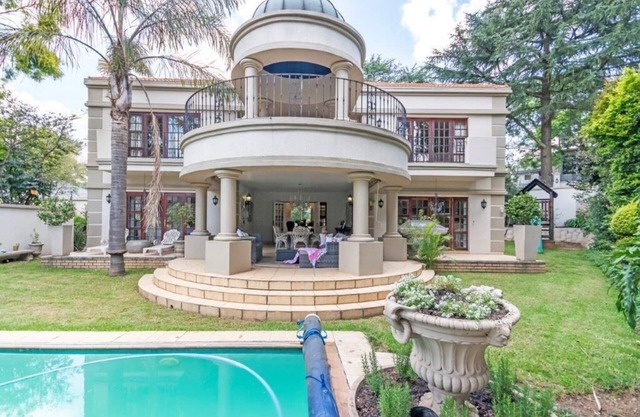 Luxury 5-bedroom house with WiFi, Solar in Sandton