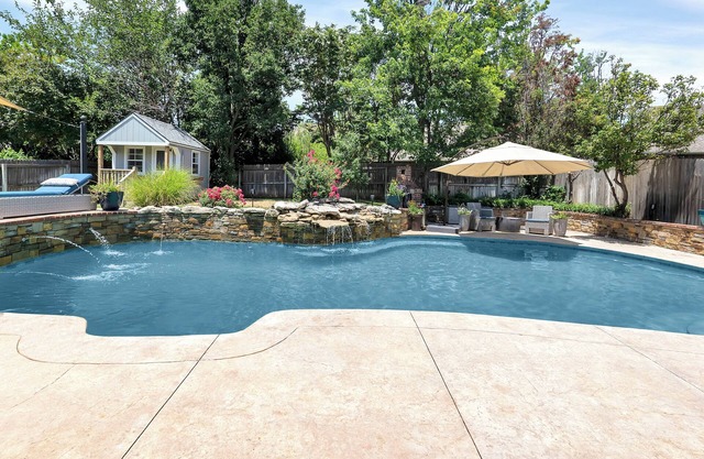 Luxury 5 Bedroom Oasis w/Pool, Waterfall, & More in Tulsa