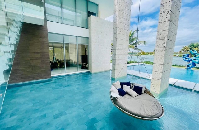Luxury 5-bedroom villa in exclusive Cap Cana Punta Cana.