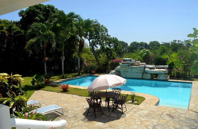 Luxury 5-Bedroom Villa, Guest-Friendly, Free Shuttle Bus, Private Pool