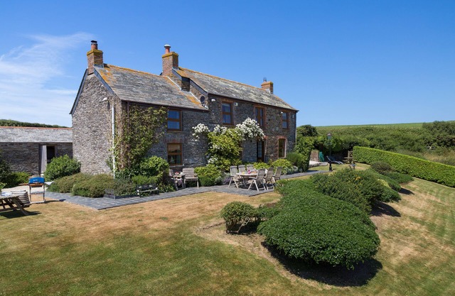 Luxury 5 star Farmhouse near padstow, wifi, fishing, bird hide, stunning views