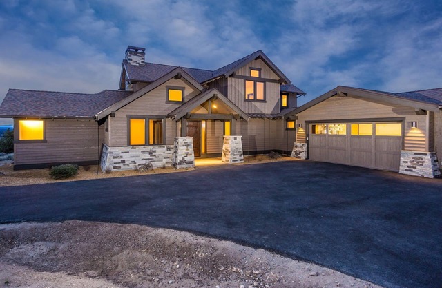 Luxury 5 Star Rated Custom Home at NW #1 Resort. Golf, Mtn's, Outdoors, Oregon