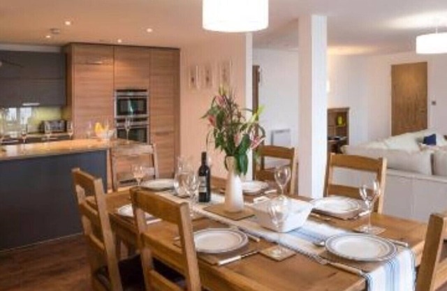 Luxury 5 Star Tenby holiday apartment with large balcony overlooking North Beach