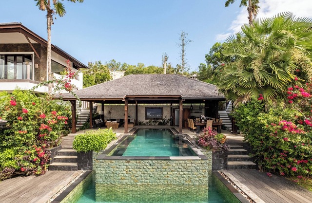 Luxury 5BR Bingin Villa with Sea Views, Double Pool, BBQ & Near Surf Spots