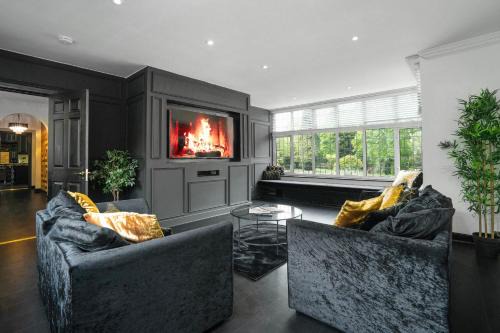 Luxury 6 Bedroom Mansion - Large Garden - Shenstone - Star-link Internet - 40ST