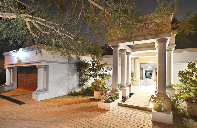Luxury 6-bedroom villa in Hyde Park Sandton