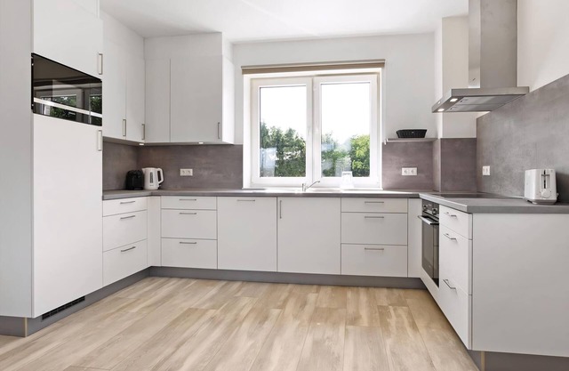 Luxury 6-person bungalow in the holiday park Landal Dwergter Sand