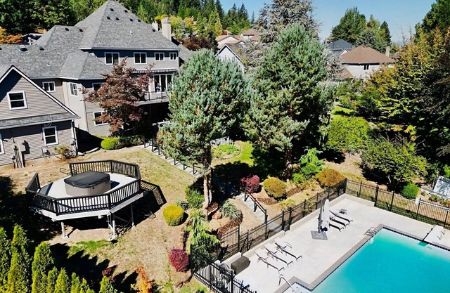 Luxury 7-Bedroom Villa with Pool, Hot Tub, Sauna, Gym, Pool Table