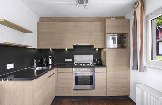 Luxury 8-person bungalow in the holiday park Landal Hochwald