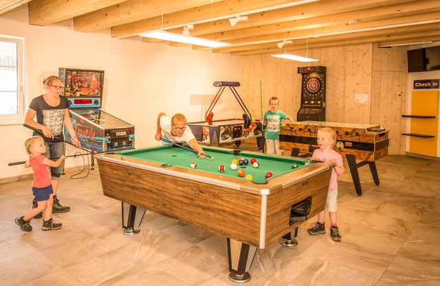 Luxury 8-person chalet in the holiday park Landal Katschberg