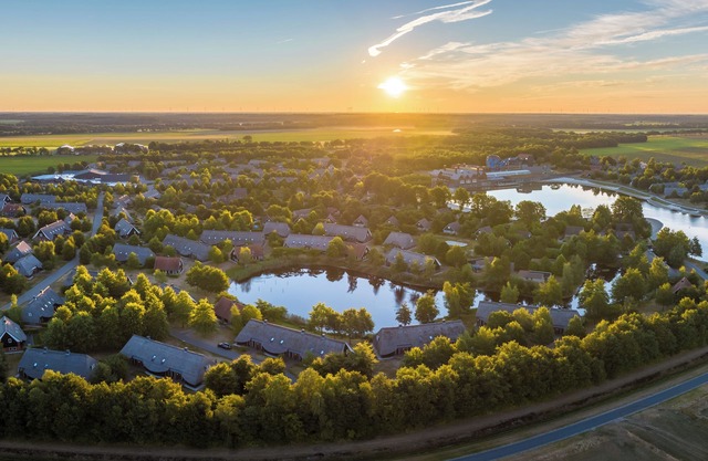 Luxury 8-person farmhouse in the holiday park Hof van Saksen