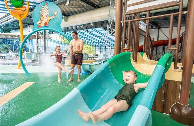 Luxury 8-person farmhouse in the holiday park Landal Het Land van Bartje