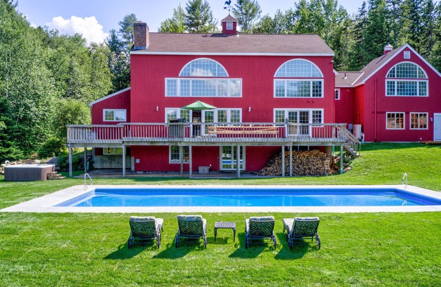 Luxury 9 BRs Stratton Estate. Total Privacy & Incredible Views! Swimming Pool