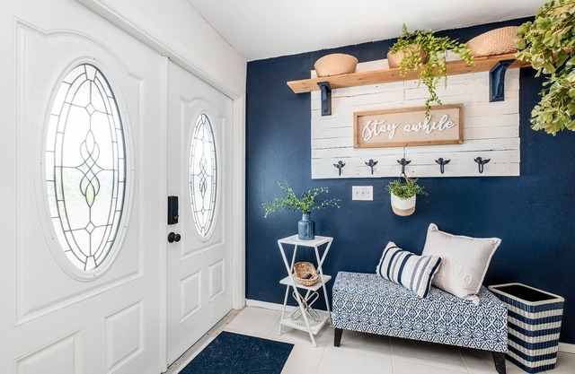 Luxury a block and half from the beach, pet and family-friendly