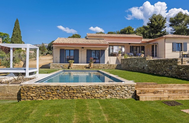 Luxury air conditioned villa with private pool