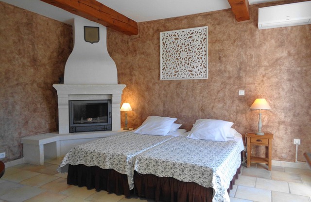 Luxury air conditionned twin room Glycine-terrace-Le clos des lavandes