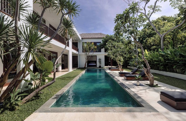 Luxury Amara Pradi Chef and Staff included lvid5