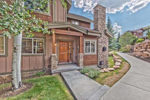 Luxury Amenities, Great Location & Outdoor Recreation! Bear Hollow Getaway