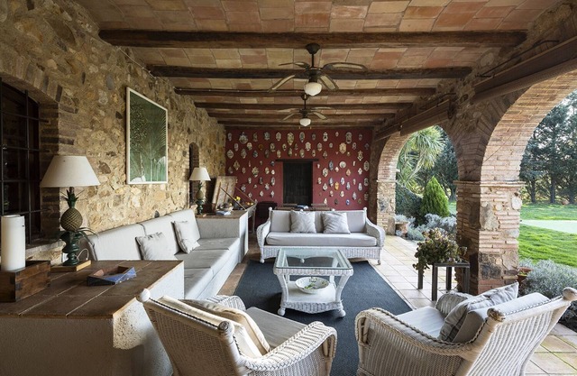 Luxury and nature in a rural farmhouse of the sg. XVI