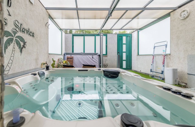 Luxury and new apartment Slavica-Jacuzzi spa