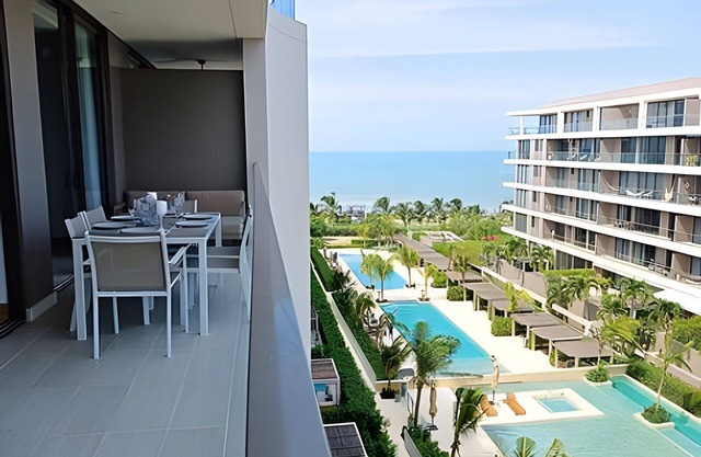 Luxury and privacy, view and direct exit to the sea!