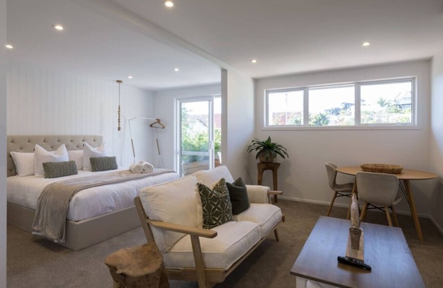 Luxury Apart, Balcony & Seaviews, Full Laundry
