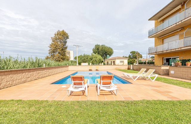 Luxury apartment on the first floor in Sant Pere Pescador