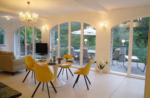Luxury apartment in the olive grove in the hinterland of Alassio/Albenga, carport, Wifi