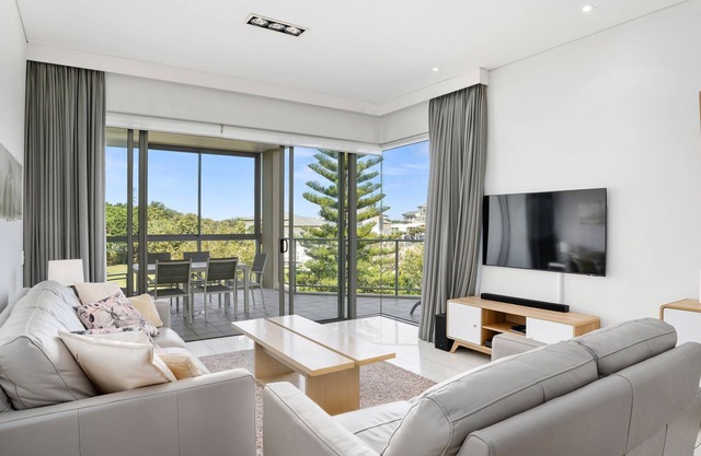 Luxury Apartment 1220 at Bells Boulevard - Stylish corner apartment with private heated spa
