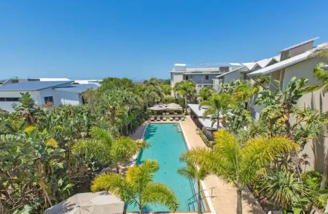 Luxury Apartment 1302 at Bells Boulevard - Deluxe top-floor one-bedroom suite with pool views