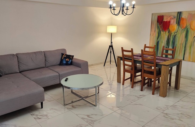 Luxury apartment (81m²) near Düsseldorf, completely renovated, with parking space
