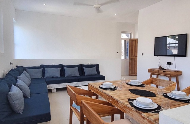 Luxury apartment 90m to Paje Beach zanzibar WIFI TV AC walk to shops & beach
