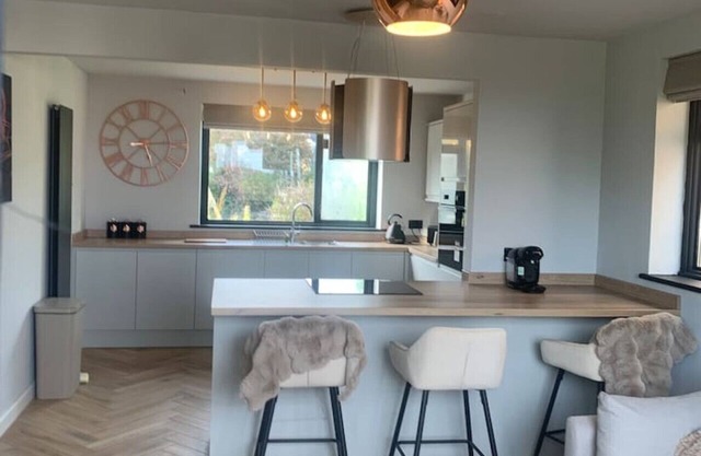 Luxury Apartment- Beach 10mins