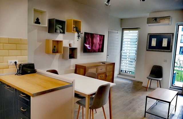 Luxury apartment, city center, free parking
