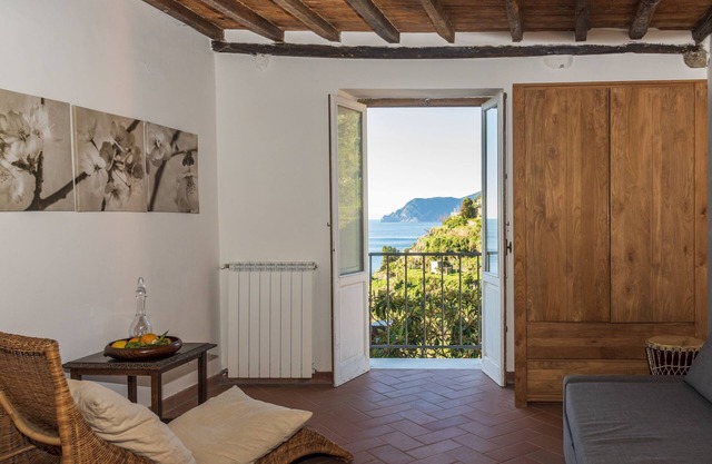 Luxury Apartment Gavone by Arbaspàa in Manarola, with sea view